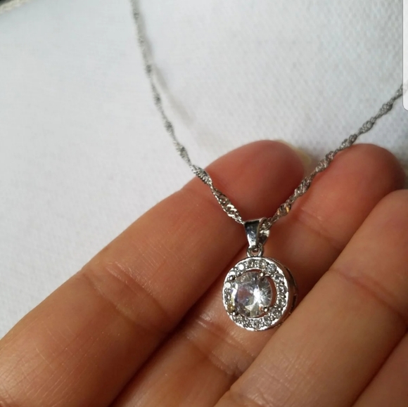 Swarovski Elements 925 Sterling Silver Halo Necklace NEW - Picture 3 of 8